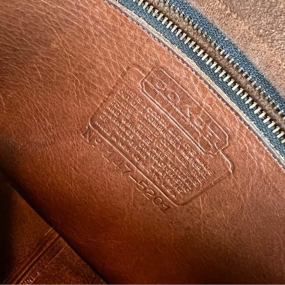 Vintage COACH NYC Classic Pouch Leather Shoulder Bag - No. 147-5201 - Picture 9 of 13